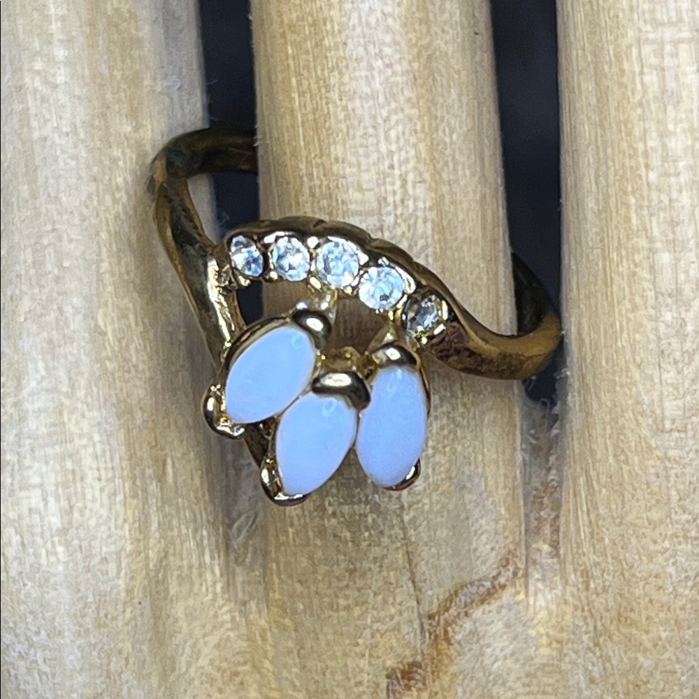 Gold Tone‎ and Faux Opal Ring